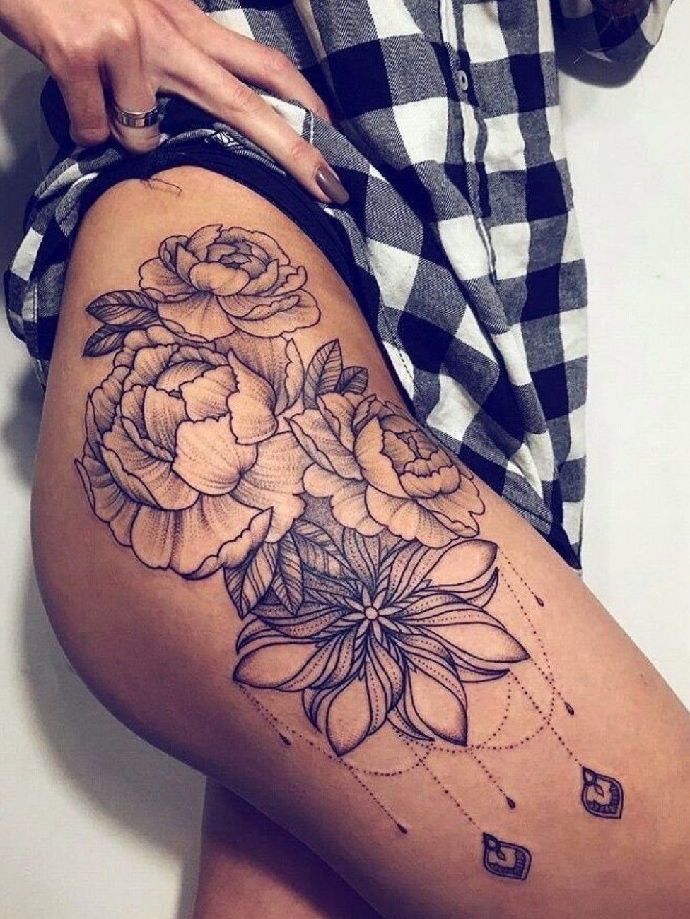 Tattoo uploaded by sheila_x • #hip #leg #flowers • Tattoodo