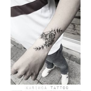 🍃Instagram: @karincatattoo #flower #tattoo #botanical #tattoos #ink #tattooart #tattedup #inked #ink #tattooed #black #dövme #istanbul #turkey #dövmeci #tattoodo