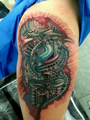 #tattooartist  #tattoobiomecanico #biomech #biomechanicaltattoo #biomechanical #biomechanicaltattoos  #colot #colombiantattooers  #colombia #tattoofusagasuga