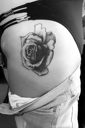 ROSE cover up on hip