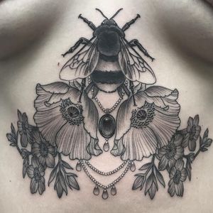 Tattoo by Antony Flemming #AntonyFlemming #blackandgrey #bee #pearls #flowers #floral #nature #jewelry #ornamental #gems #insect #tattoodomission #tattoodovision #tattoodo #tattoodoapp