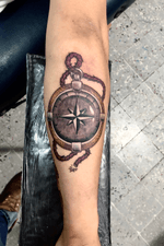 Neotraditional compass