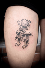 #letteringtattoo on the calf #customlettering #crowntattoo 