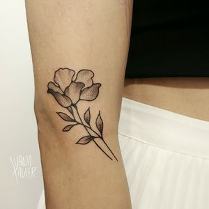 Tattoo by Luana Xavier . 💌 luanaxaviertattoo@gmail.com 💌 . #florestattoo #blacktattoo #blackworkerssubmision #flowertattoo #tattooed #tattoolove #tattoodesign #luanaxavier #lovetattoo #artlinetattoostudio #dotwork #pontilhismo #luanaxaviertattoo #tattoorj #tattoobrasil #tattoo2us #tattoo2018 #inklovers #inkmag #inktattoo #tattoo #tatuagem