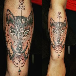 Mehndi style wolf #mehndi #mehnditattoo #mehndiwolf #geometrictattoo #greywolf #snowwolf #wolf #patterwolf #artywolf 