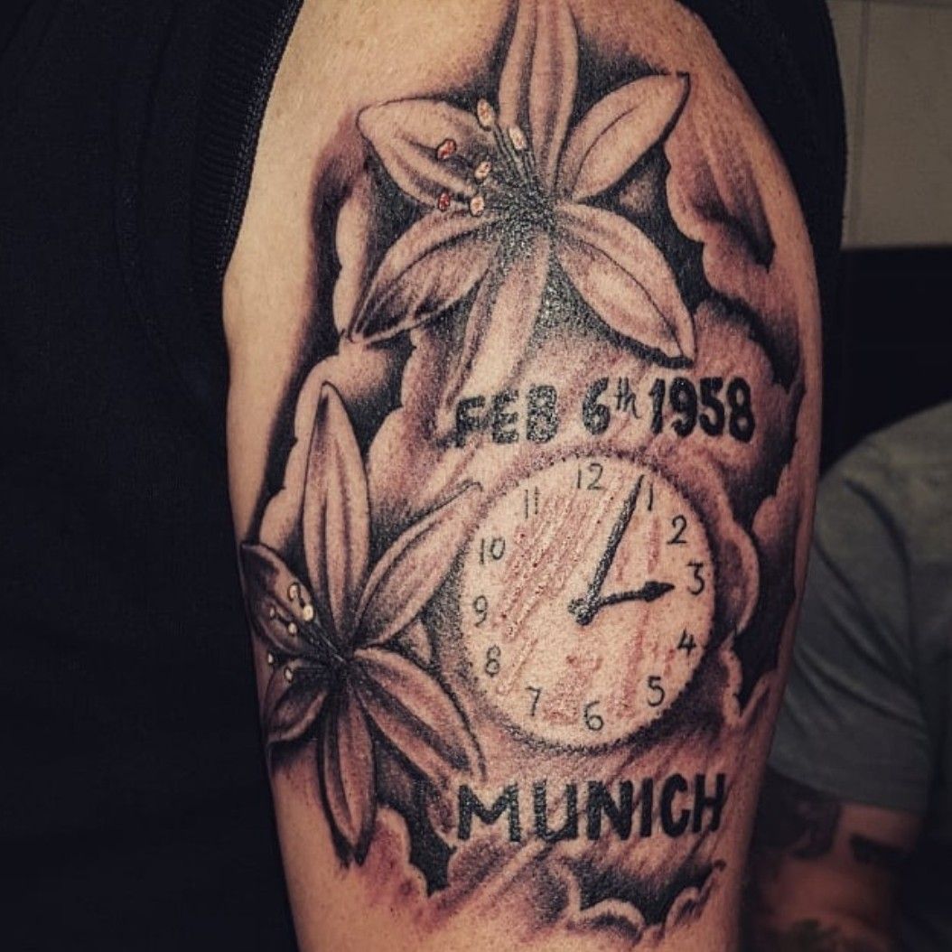 Tattoo uploaded by Adventure tattoo studios 2 • Manchester United  #munichtattoo #munich #mufc #manchesterunited #manchestertattoo #Football # manchester #1958 • Tattoodo