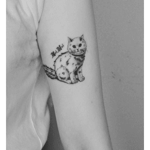 Tattoo by Sushi  tattooist. Wechat：Justtattoo02 Guangzhou Tattoo - #Justtattoo #GuangzhouTattoo #OriginalTattoo #TattooManuscript #TattooDesign #TattooFemaleTattooist #blackandwhite #blackandgreytattoo #cat #cattattoo #illustration #illustrationtattoo #pet #pettattoo #kawayi #kawayitattoo #cute #cutetattoos #minitattoos 