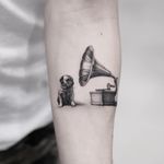 Tattoo by Oskar Akermo #OskarAkermo #blackandgreyrealismtattoos #blackandgreyrealism #blackandgrey #realism #hyperrealism #realistic #recordplayer #dog #petportrait #music #frenchpug #gramophone