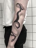 Curving all the snakes ------------------------ #more #monday #tears #blackwork #snake #engraving #ink #snaketattoo #art #artwork #arm #blackworkerssubmission #tattoo #tattoos #blackworksnake #blackworktattoo #black #white #fineline #line #artwork #pen #artist #nijmegen #amsterdam #popart