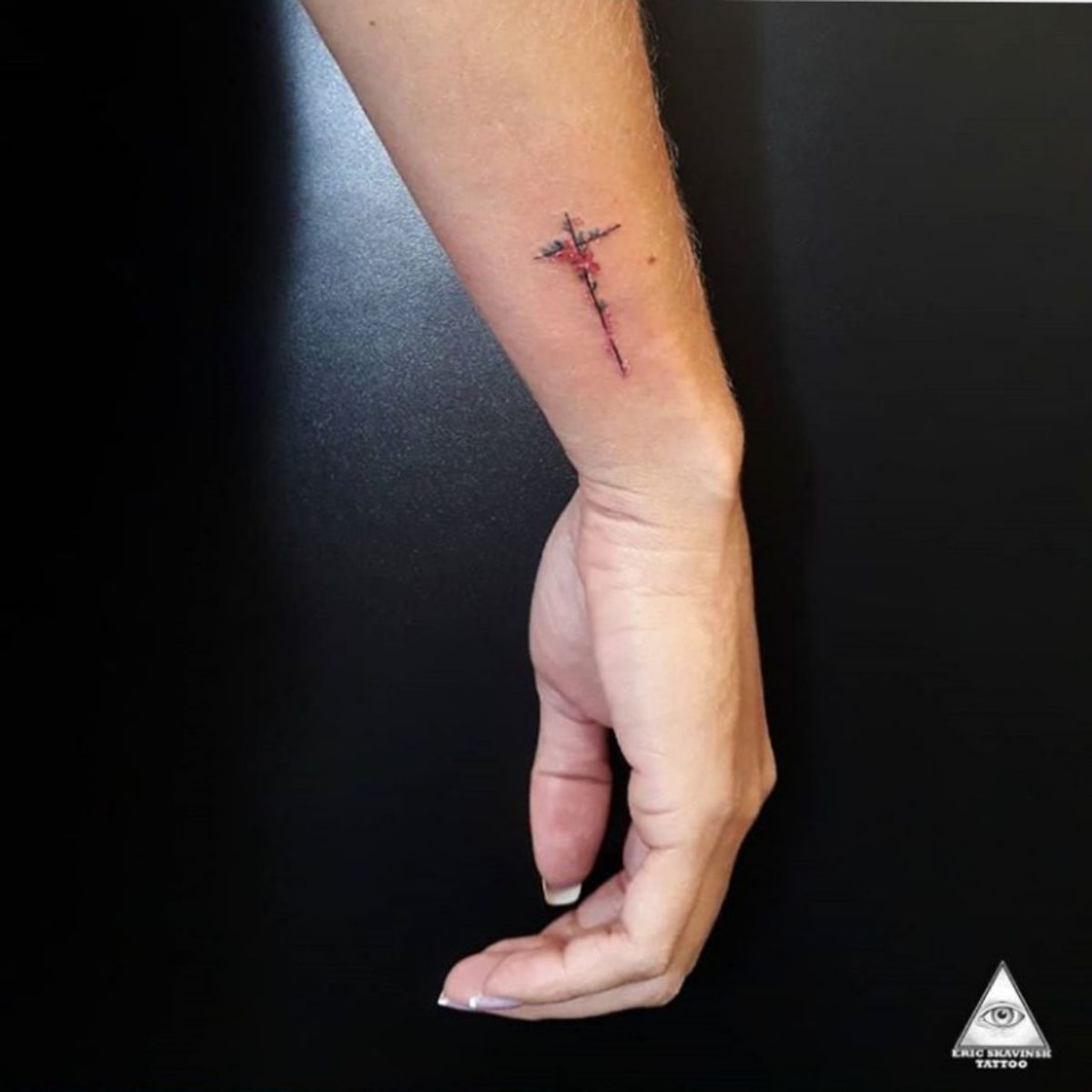 Cruz Tattoo  Tatuagem, Fazer uma tatuagem, Tatuagem cruz