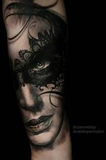 'Aphrodisiac' #ladyface #portraiture #venetianmask #blackandgrey #realism 