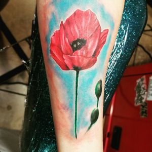 Poppy flower had a good time with this tattoo. Water color and floral go hand in hand.
