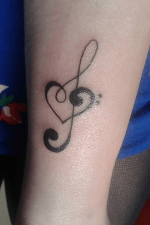 My first tattoo to represent my love of music. Done in 2014 