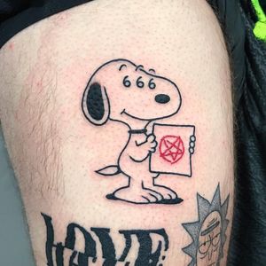 Tattoo by Berly Boy #BerlyBoy #dogtattoos #dogtattoo #dog #animal #petportrait #mansbestfriend #Snoopy #CharlieBrown #666 #cartoon #funny #pentagram