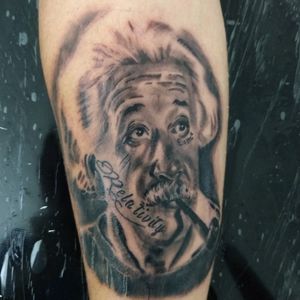 Tattoos Einstein #alberteinstein #tatuagemalberteinstein #tatuagemeinstein #einsteintattoo #realistic #realismtattoo #realismo #realistictattoo 
