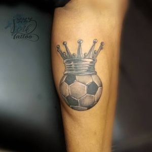 Symbolises love for the game and crown symbolises respect.