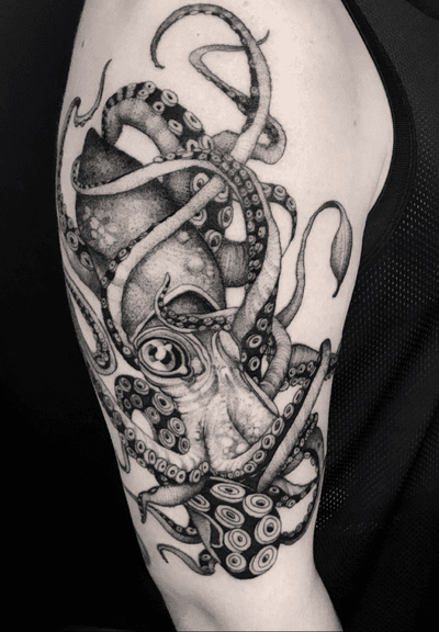Otto The Octopus by @clash_city_baz #tattoosonwomen #customdesign #octopus  #oldschool #lineworktattoo #blackwork #blackink #nauticaltattoo…