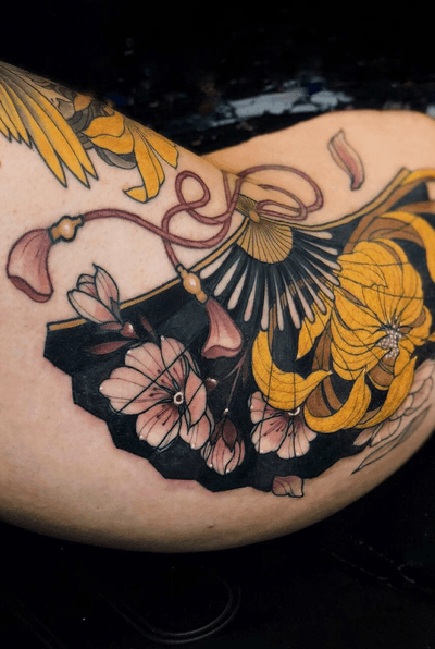 Japanese Fan by Jen Tonic #fan #japanese #neotraditional #neotraditionaltattoo #flower #thigh #chrysanthemum #cherryblossom #color 