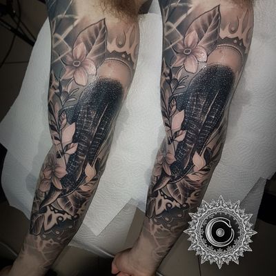 Full inner sleeve part with whale shark in 3 sets, thanks Oliver! #gracecraftrealism #igorsto #blackandgreytattoo #blackandgreytattoos #blackandgrey #tattoosformen #bigtattoo #sharktattoo #whaleshark #shark #besttattoos #londontattoo #londontattooist 