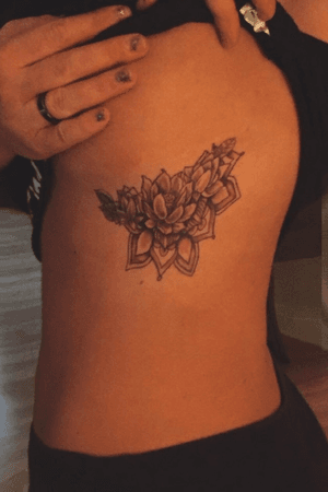 Lotus Flower. “Like a lotus flower, we too have the ability to rise from the mud, bloom out of the darkness & radiate into the world.” Lotus Flower. “Like a lotus flower, we too have the ability to rise from the mud, bloom out of the darkness & radiate into the world.” #lotusflower #flower #blackink #underboob #girlswithtattoos 