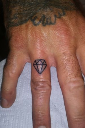 Diamond finger tattoo