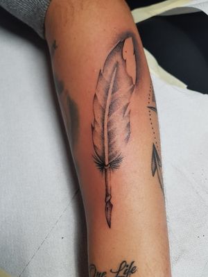 Plume tattoo #blackandgreytattoo #plumetattoo #plume #blackandgray
