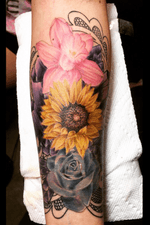 #flower #flowers #flowertattoo #sunflower #rose #crystal #lace #tattooartist #tattoo #tattoos #ink #inked #illustration #art #artist 