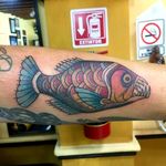Fish 🤙🍂 me gusta mucho este tatuaje de mis primeros trabajos  #fishtattoo #fish #tattoofish #traditionaltattoo #followme 
