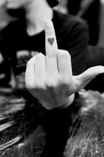 Coração #love #finger #dedo #amor #hate #odio #dedodomeio #heart #Black 