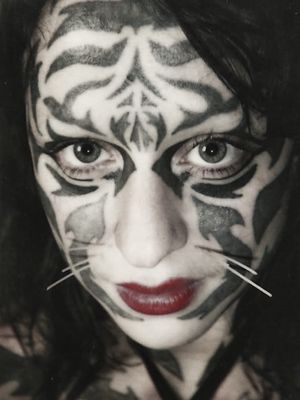 Katzen - Photograph by Elvia Iannaccone Gezlev #ElviaIannacconeGezlev #tattooculture #tattoocommunity