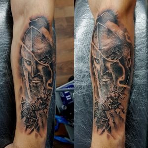 King Leonidas from 300 ;) beginning of 300 sleeve :) Can't wait for another session 😍#dktattoos #dagmara #kokocinska #coventry #coventrytattoo #coventrytattooartist #coventrytattoostudio #emeraldink #emeraldinkltd #emeraldinkcoventry #300movie #300movietattoo #kingleonidastattoo #dkportraits #portrait #portraittattoo