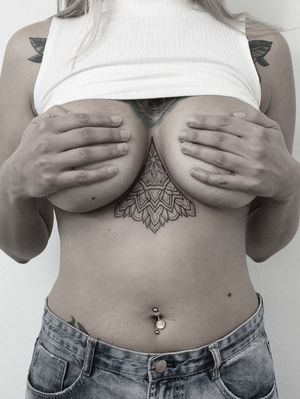 underboob' in Geometric Tattoos • Search in +1.3M Tattoos Now • Tattoodo