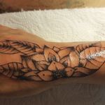 Hand tattoo #handtattoo #tattoo #tattooart #flowertattoo #smailltattoo #bnwtattoo #blackandwhite #tattooartist #beginner 