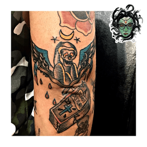 #NaneMedusaTattoo #tattoo2me #tattoo #tatuagem #freehandtattoo #tattooart #tattooartist #tattoolover #tattoostudio #tattooidea #tattoodoBR #riodejaneiro #tatuadora #oldschool #oldschooltattoo #traditionaltattoo #tatuadoras #Sulacap #tattooja #dreamstatto #death 