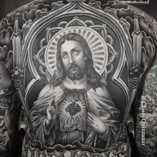 Tatuaje de Chuey Quintanar #ChueyQuintanar #Chicanotattoos #Chicano #Chicanostyle #Chicanx #Jesus #JesusChrist #sacredheart