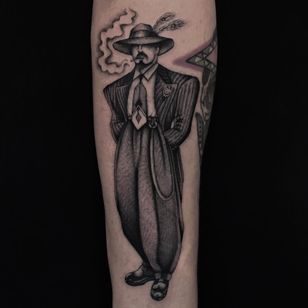 Tatuaje por Illegal Tattoos #IllegalTattoos #JuanDiego #Chicanotattoos #Chicano #Chicanostyle #Chicanx #zootsuit # 1940s #retrato #blackandgrey