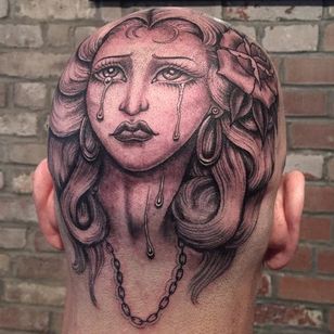 Tatuaje de Tamara Santibanez #TamaraSantibanez #Chicanotattoos #Chicano #Chicanostyle #Chicanx #lady #ladyhead #chain #rose #tears #sadgirl
