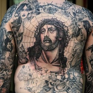 Tatuaje de Big Steve #BigSteve #Chicanotattoos #Chicano #Chicanostyle #Chicanx #Jesus #gun #payasa #rose #skull #cholo # barbed wire #spiderweb #pitbull #blackandgrey #crownofthorns