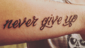 Never give up #tatoo #nevergiveup #feed #newschool #lethering 