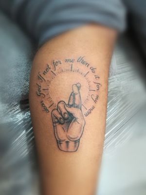 Crossed fingers tattoo designed and inKed by K #tattoo #ink #tatttoos #worldfamousink #eikondevice #greenmonster #tattooaddictsouthafrica #gunwax #thelightningstation #tam #tattoodo #fingerscrossed #oldschooltattoo #blackandgreytattoo #traditional #traditionaltattoo 