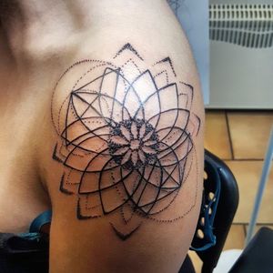 First part tatoo ! #mandalatattoo #mandala #geometrictattoo #geometric 