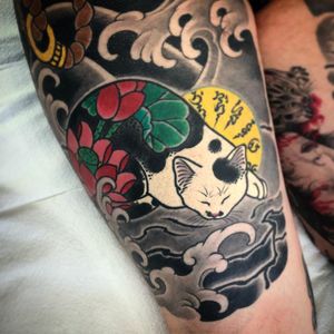 Tattoo by Horitomo #Horitomo #japanesetattoos #japanese #irezumi #tebori #monmoncat