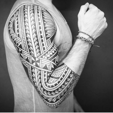 Tattoo by Rafa Firmino #RafaFirmino #tribaltattoos #tribaltattooing #tribal #ancient #blackwork #pattern #linework #dotwork #shapes #abstract