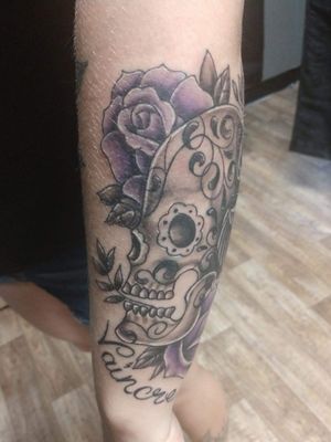 Skull and roses "Vaincre" to overcome and conquer