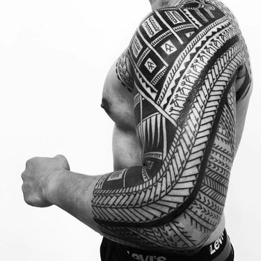 Tattoo by Thierry Rossen #thierryrossen #tribaltattoos #tribaltattooing #tribal #ancient #blackwork #pattern #linework #dotwork #shapes #abstract