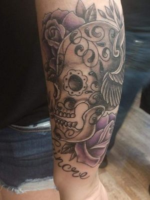 Skull and flowers "Vaincre" to overcome or conquer