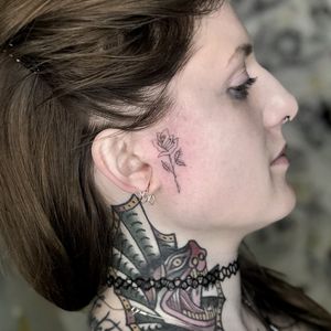 Hand Poked Tattoo done at Manomorta Tattoo Bergamo.  For info write me silviaplacenta@gmail.com #handpoke #handpoketattoo #handpoked #sticknpoke #tattooartist #tattooitaly #tattooist #tattooitalia #Tattoodo #inked #inkedgirls #rosetattoo 