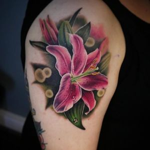 Tattoo by Liz Venom #LizVenom #realismtattoos #hyperrealismtattoos #realism #hyperrealism #realistic #flower #floral #lily #pink #leaves #nature