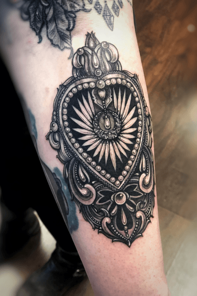 Gothic ornamental jewel piece, gem tattoo, ornamental tattoo, gothic tattoo, jewel tattoo