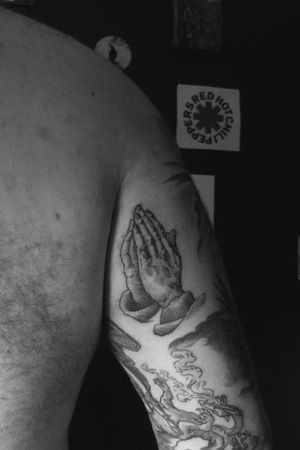 Dürer's praying hands#durer #albrechtdürer #Dürer #hands #handspraying #pray #handstattoo #renaissance #renaissancetattoo #lines #lineworktattoo #lineswork #dotwork #dot #religioustattoo #bishop #bishoprotary #ink   #guywithtattos #tattoed #getinked #bishop #bishoprotary 